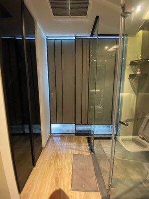 Apartment, 1 Bedroom, Accessible, Smoking | Bathroom
