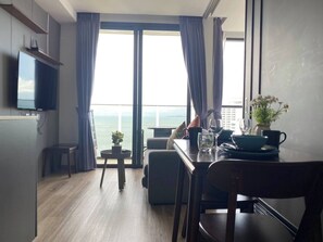 Departamento, 1 habitación, con acceso para personas discapacitadas, para fumadores | Comedor