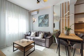 Living area - Alicia by halu (Thessaloniki)