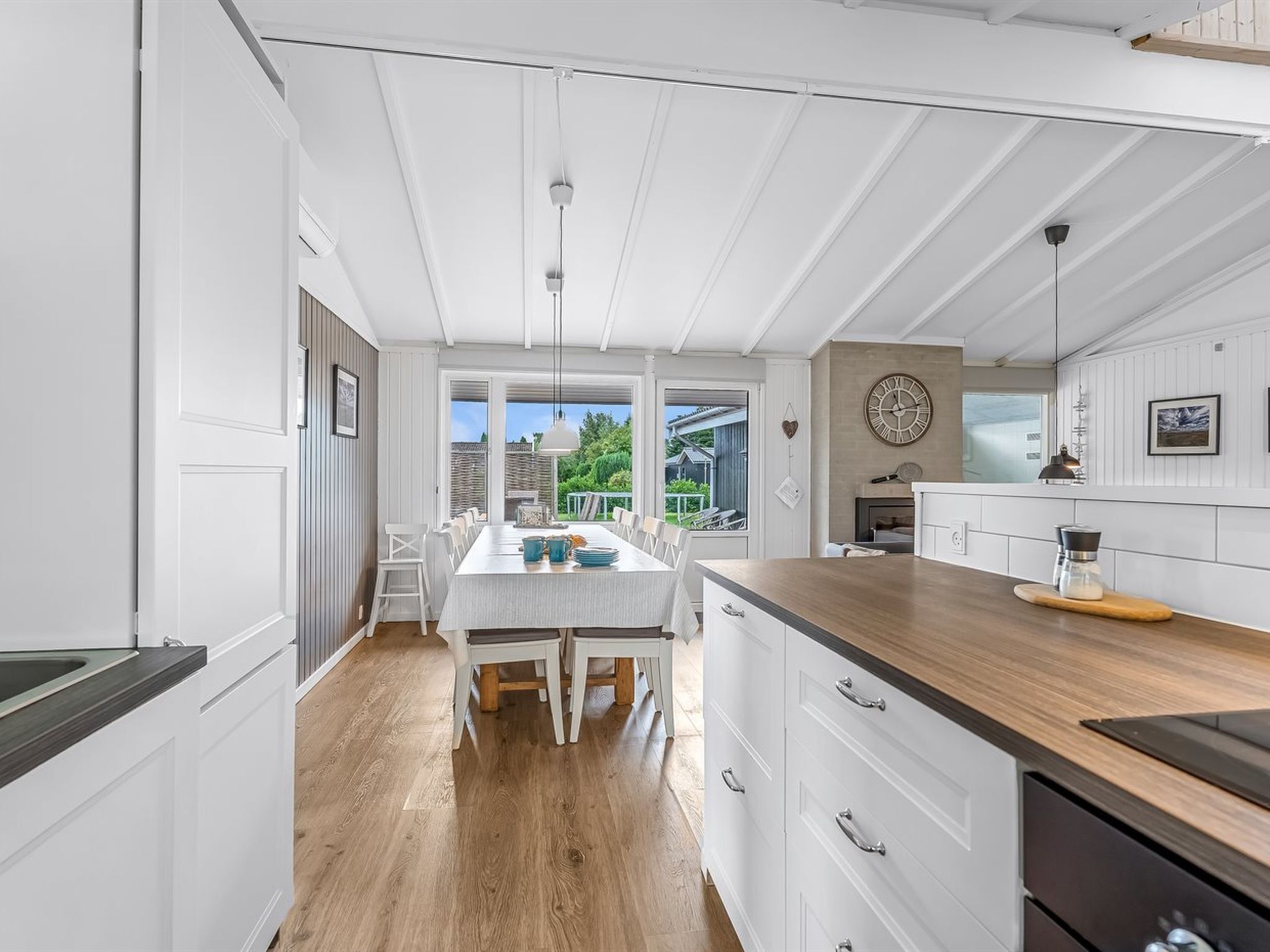 Refrigerador, microondas, lavavajillas y utensilios de cocina 