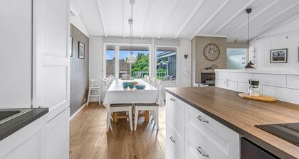 "Effy" - 600m from the sea by Interhome