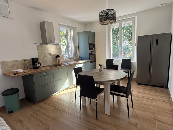 Mikrowelle, Ofen, Herdplatte, Geschirrspüler