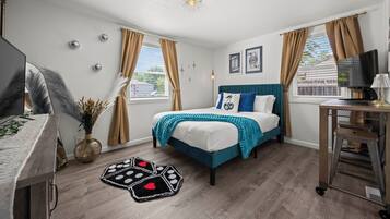 3 bedrooms, desk, iron/ironing board, free WiFi