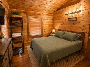 1 bedroom, iron/ironing board, WiFi (free), bed sheets - Delightful cabin with Fireplace in charming Canvas (Canvas)