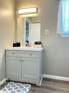 Shower, hair dryer, towels, shampoo - Renovated 3BR Home w/ Parking & Pet-Friendly (Madison Heights)