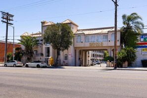 Vista frontal de la propiedad