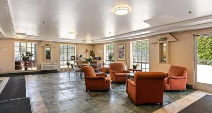 Paradise Lodge - Canoga Park