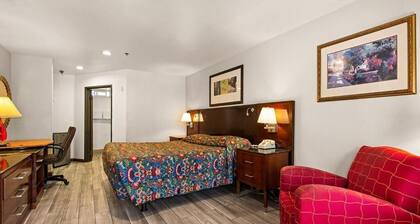 Paradise Lodge - Canoga Park