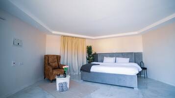 Deluxe Double Room, Balcony, Desert view | Egyptian cotton sheets, premium bedding, individually decorated