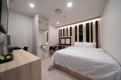 Hwajung hotel jun
