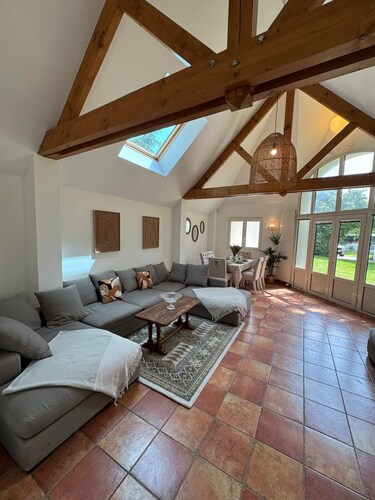 Charming 2-bedroom townhome in Paris area