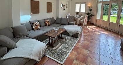 Charming 2-bedroom townhome in Paris area