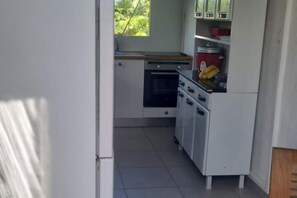 Microwave, oven, stovetop, coffee/tea maker