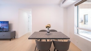 Superior Apartment, 3 Bedrooms, Balcony, City View | Ruang tamu