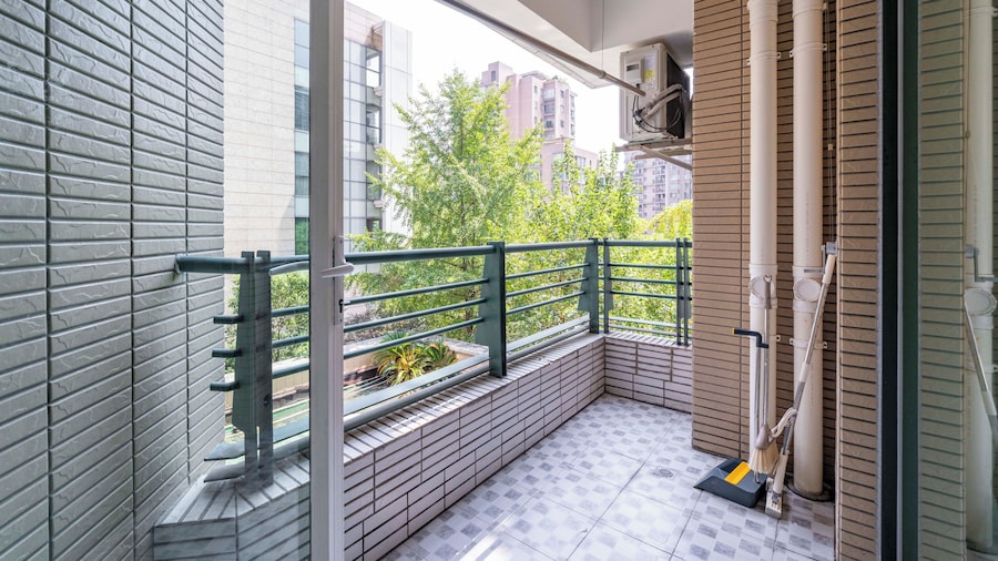 Tyms Stylish 3BR 2BA Apt Xujiahui Shops