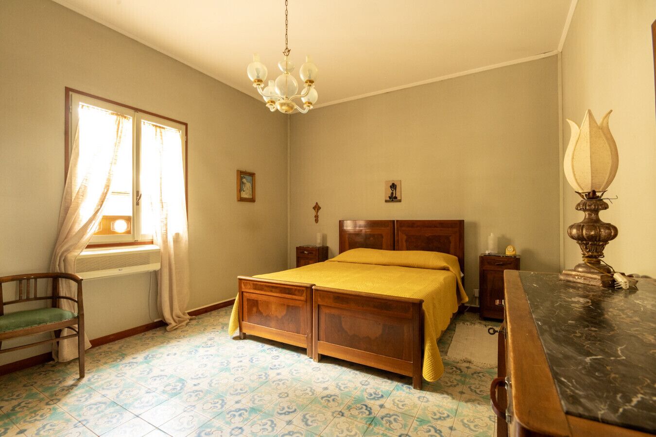 3 bedrooms, bed sheets