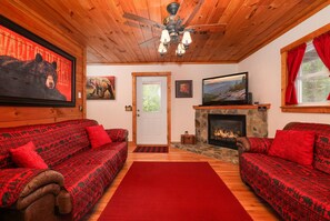 TV, fireplace - Cozy Stone Cabin Retreat Near Beech Ski Slopes (Beech Mountain)