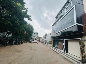 Mặt tiền nơi lưu trú