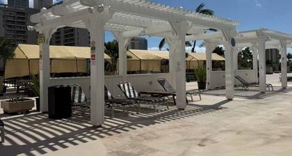 Waikiki Skyline 28th Floor Hawaiian Monarch