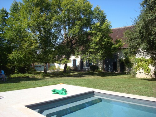 La Maison du Bourg  15' from d'Auxerre-Branches airport (France, Yonne)