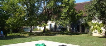 La Maison du Bourg 15' from d'Auxerre-Branches airport (France, Yonne)