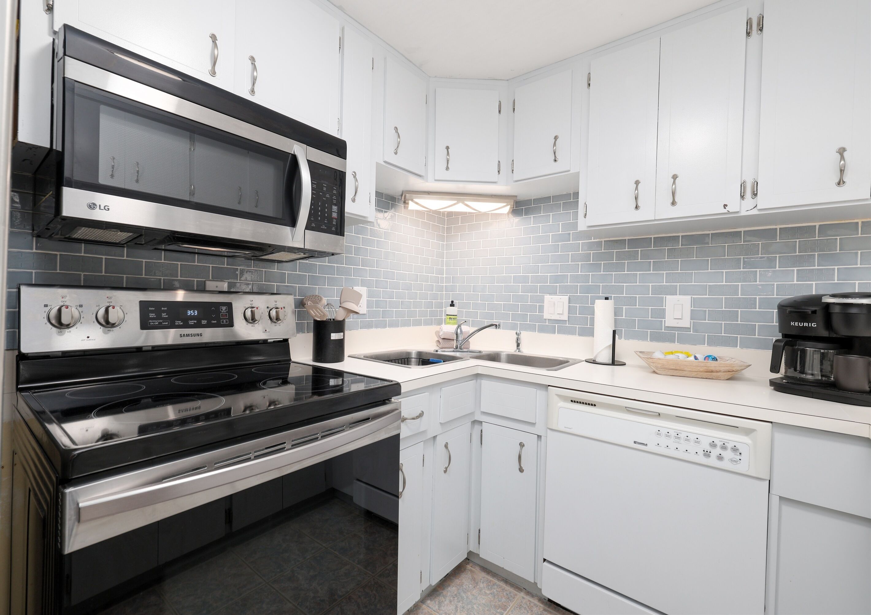 冰箱、微波炉、烤箱、炉灶