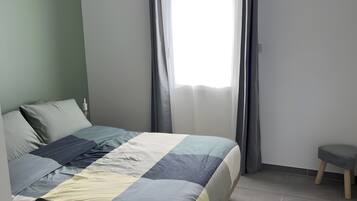 3 bedrooms, iron/ironing board, WiFi, bed sheets