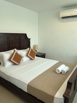 2 bedrooms, in-room safe, iron/ironing board, free WiFi