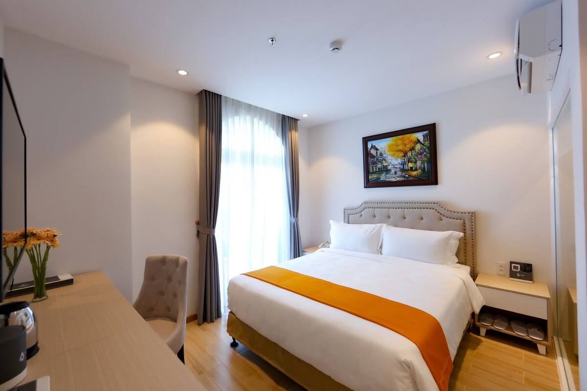 In-room safe, desk, blackout drapes, soundproofing