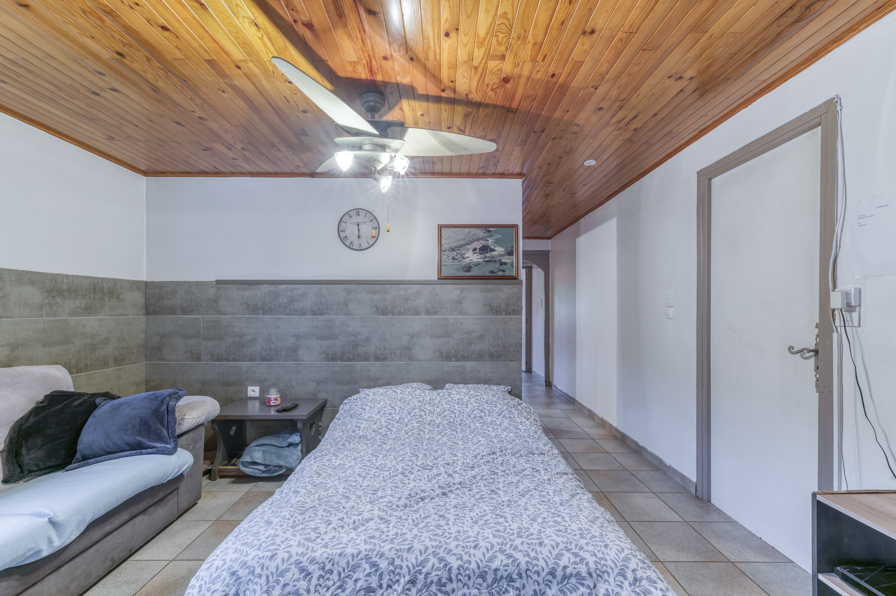 1 chambre, bureau, fer et planche à repasser, Wi-Fi