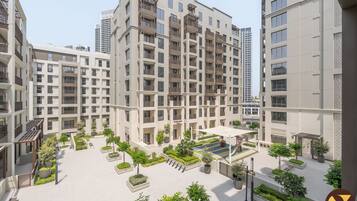 Appartement Luxe, balcon, vue piscine