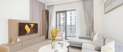 奢华公寓, 阳台, 泳池景观 | 熨斗/熨衣板、婴儿床、免费 WiFi、床单