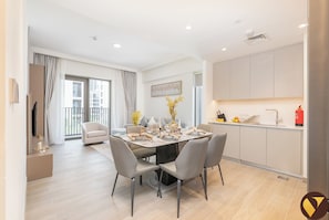 Appartement Luxe, balcon, vue jardin | Draps en coton égyptien, literie de qualité supérieure