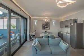 Smart TV - Blue Green Kalyves Eco Pool & Jet Spa  (Kalyves)