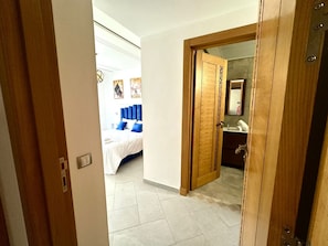2 室のベッドルーム、WiFi、ベッドシーツ