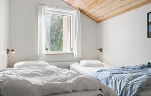 5 bedrooms, travel cot, free WiFi