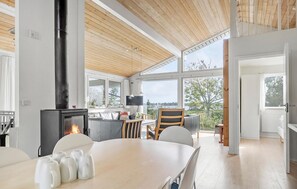 Smart-TV, Kamin, Tischfußball