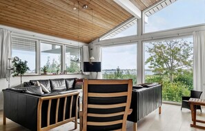 Smart TV, fireplace, table football