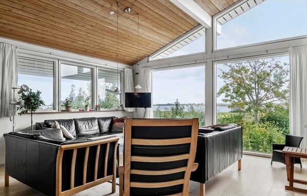 Smart-TV, Kamin, Tischfußball