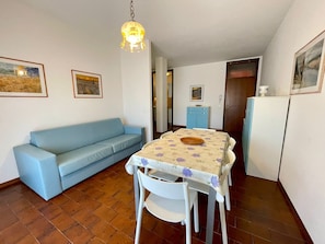 Apartment, 2 Bedrooms, Balcony | Dining room