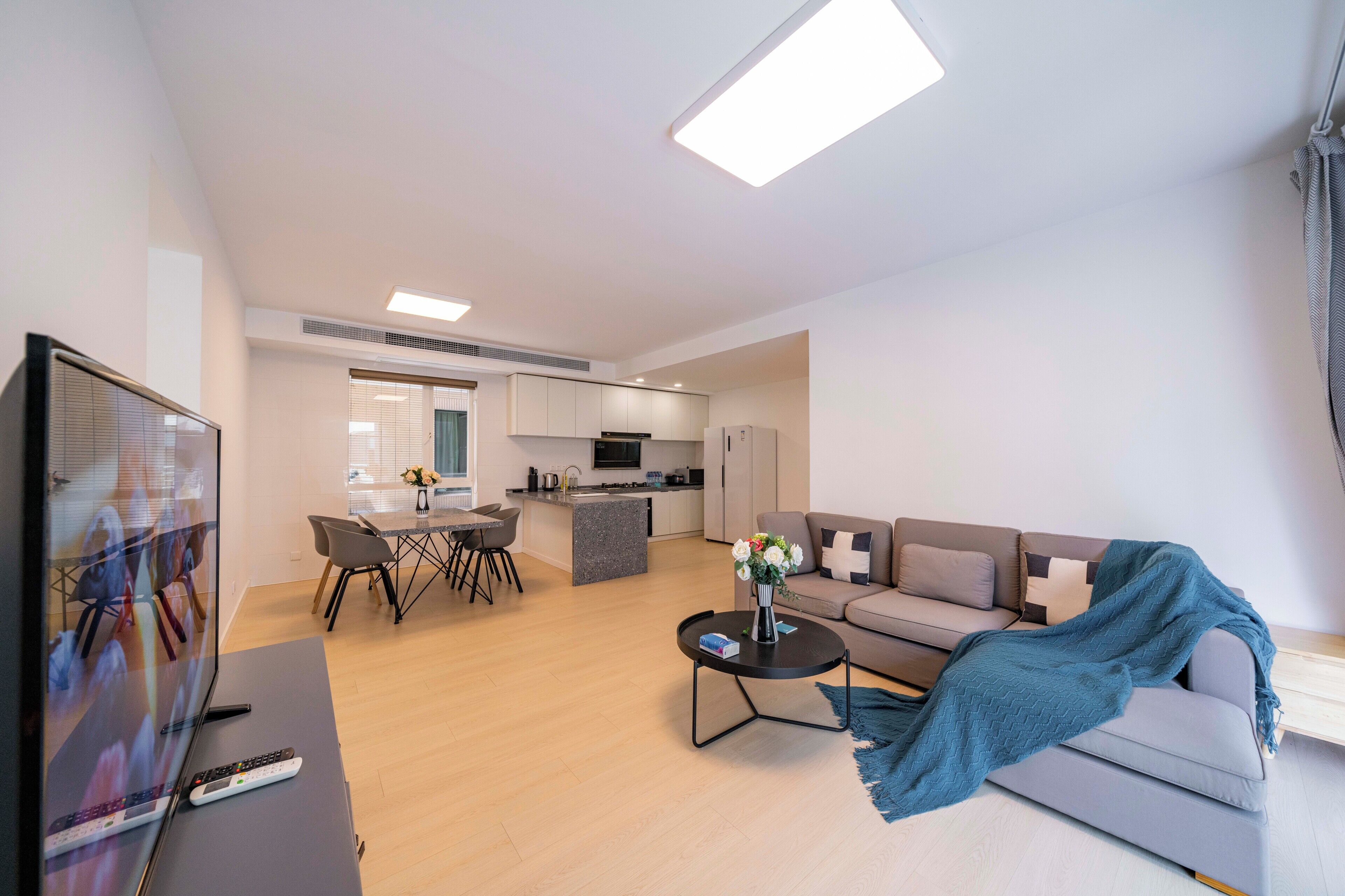 高級公寓, 3 間臥室, 露台, 城市景 | 客廳 | 智能電視