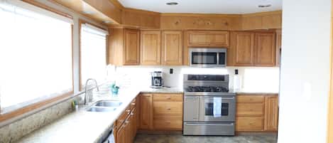 Micro-ondes, four, plaque de cuisson, lave-vaisselle