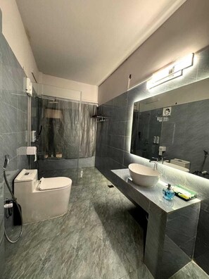 Artículos de tocador gratuitos, toallas, jabón, shampoo