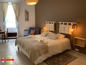 2 bedrooms, desk, iron/ironing board, travel crib