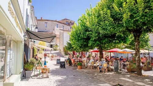 Delightful 2-bedroom townhome in Aubeterre-sur-Dronne ECHOPPE