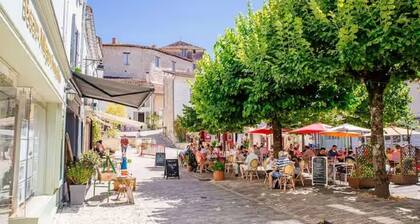 Delightful 2-bedroom townhome in Aubeterre-sur-Dronne ECHOPPE