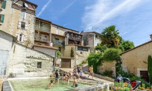 Delightful 2-bedroom townhome in Aubeterre-sur-Dronne ECHOPPE