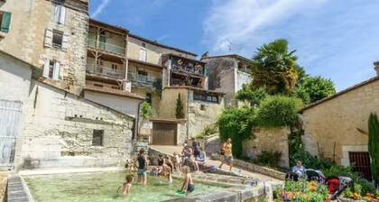 Delightful 2-bedroom townhome in Aubeterre-sur-Dronne ECHOPPE