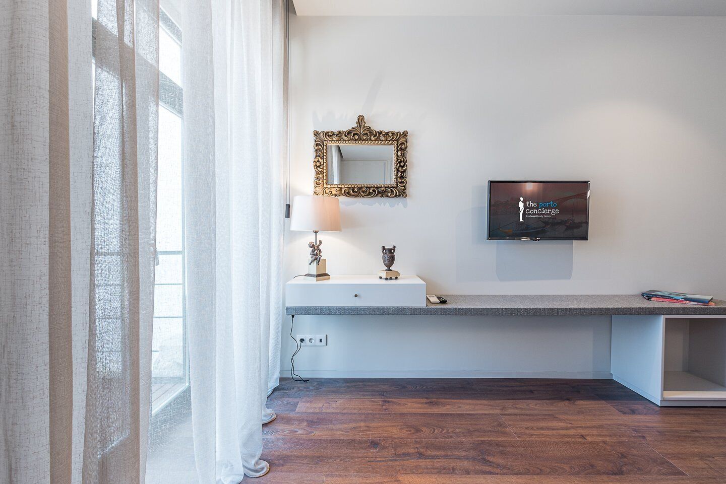 Departamento (Room with Balcony)