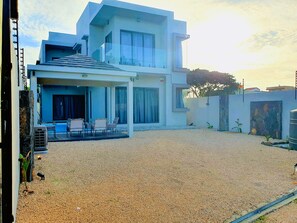 Exterior - Serenity I Villa : 4 Ensuite Bedrooms, Heated Pool Feature & Cozy Living Spaces. (Grand Baie)